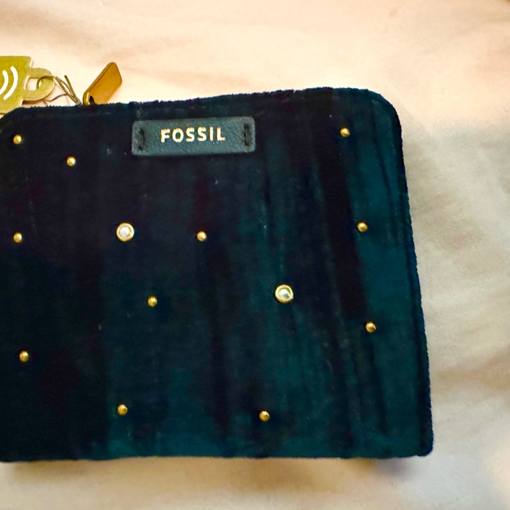 NWT Fossil Dark Green Velvet with pearl and gold  accents ID Card Wallet